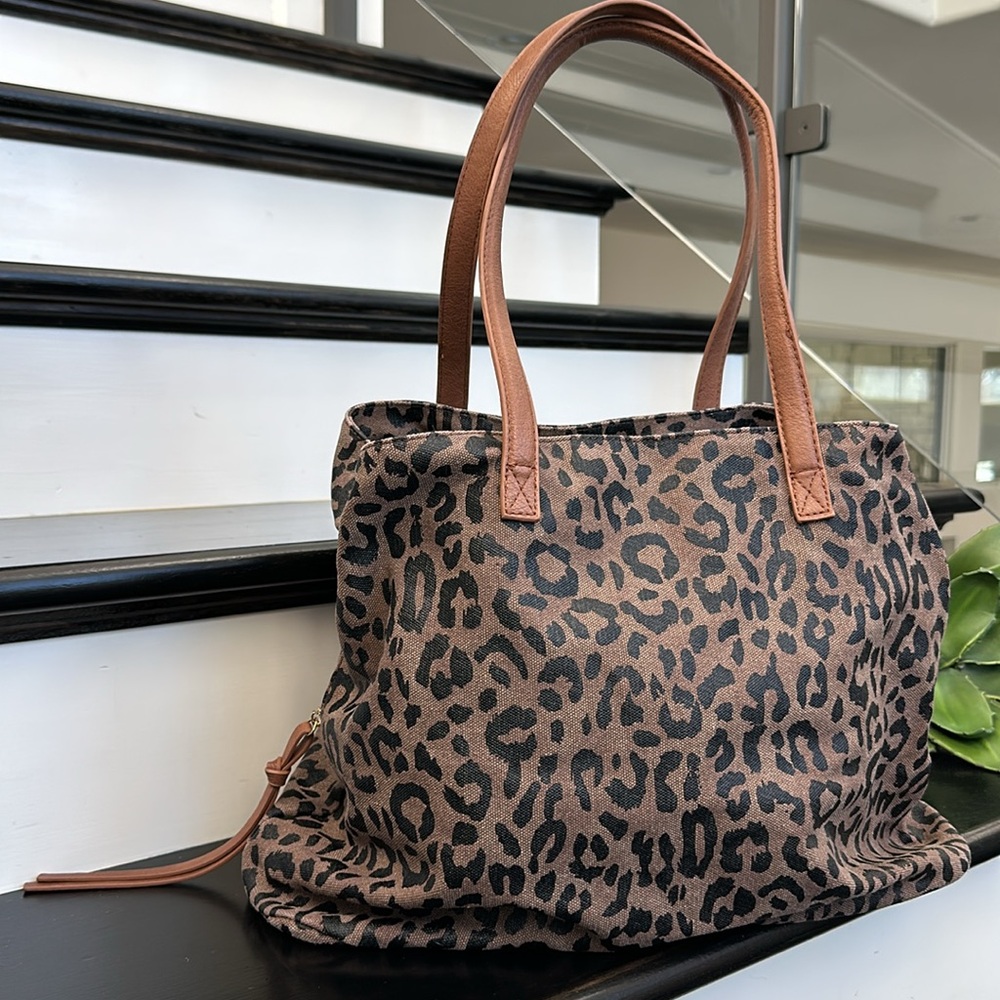 Antik Kraft leopard print canvas vegan leather shoulder tote set like new.